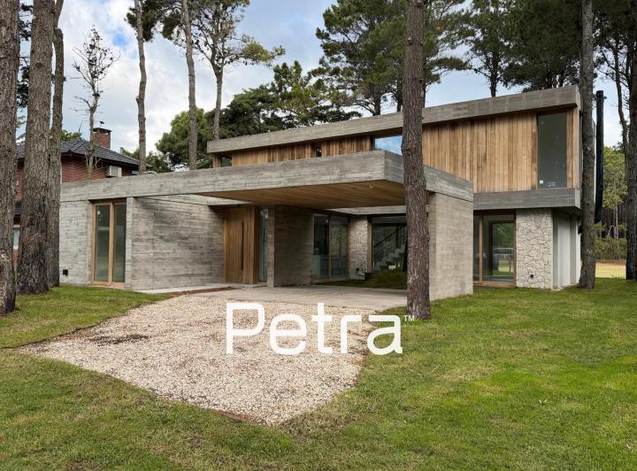 Casa · 227m² · 5 Ambientes · 1 Cochera