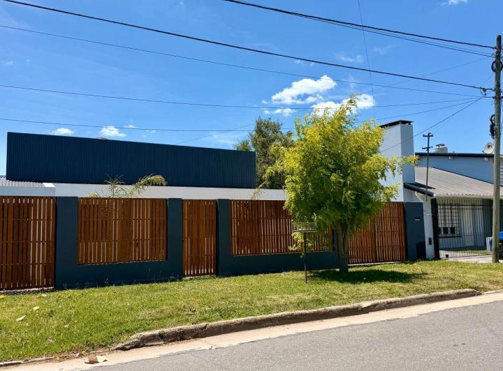 Casa · 200m² · 3 Ambientes · 5 Cocheras