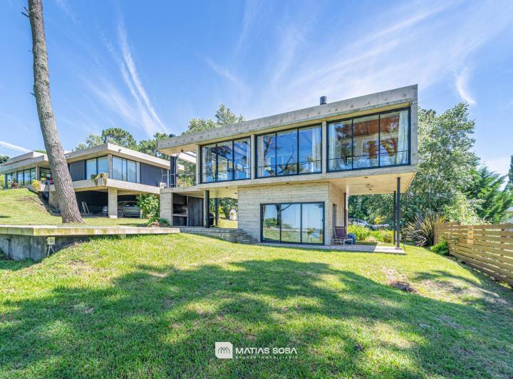 Casa · 110m² · 3 Ambientes · 4 Cocheras