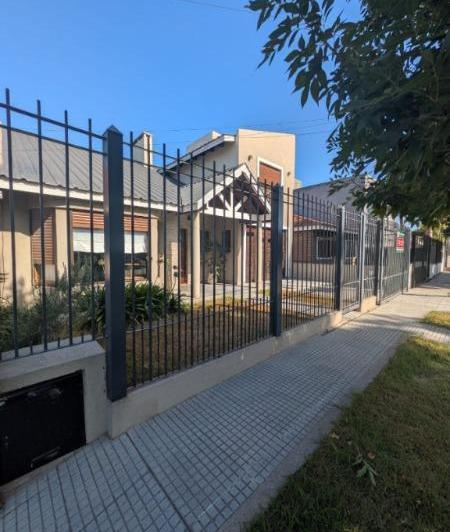 Casa · 170m² · 4 Ambientes · 2 Cocheras