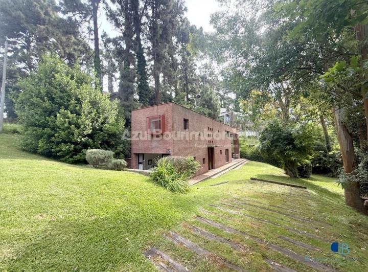 Casa · 140m² · 5 Ambientes · 1 Cochera