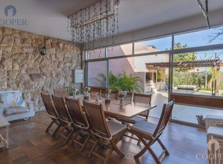 Casa · 760m² · 11 Ambientes · 4 Cocheras