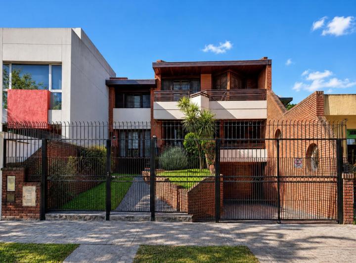 Casa · 432m² · 5 Ambientes · 4 Cocheras