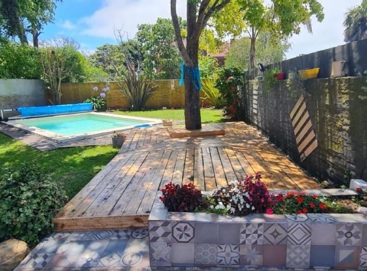 Casa · 210m² · 4 Ambientes · 2 Cocheras