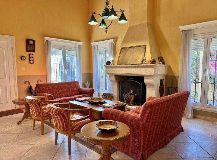 Casa · 295m² · 5 Ambientes · 2 Cocheras