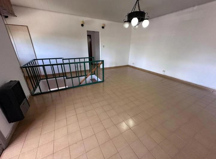 Casa · 250m² · 6 Ambientes · 2 Cocheras