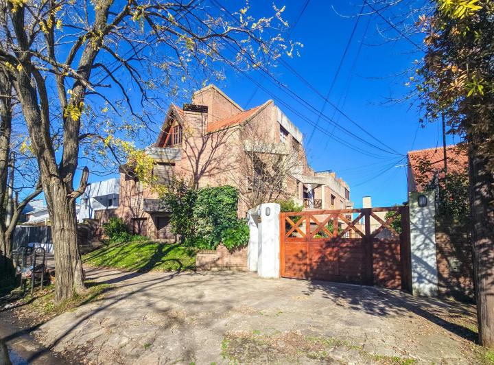 Casa · 140m² · 3 Dormitorios · 1 Cochera