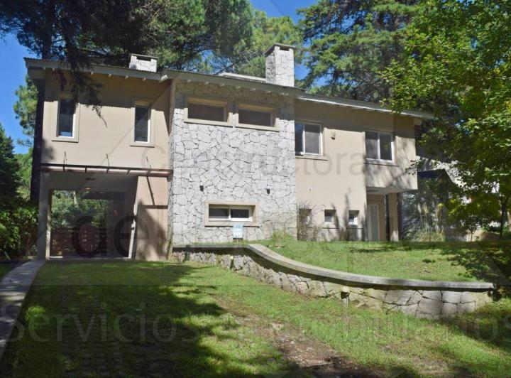 Casa · 194m² · 4 Ambientes · 1 Cochera