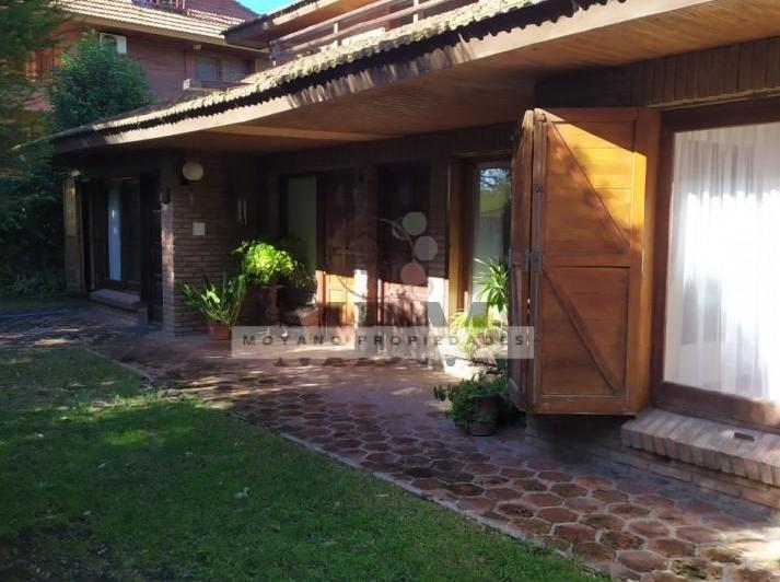 Casa · 214m² · 5 Ambientes