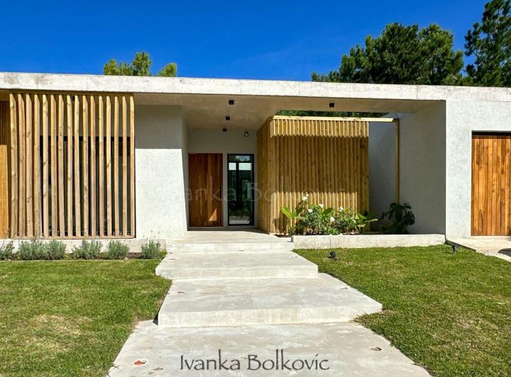 Casa · 192m² · 5 Ambientes · 1 Cochera