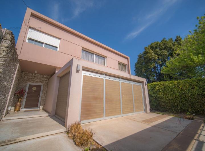 Casa · 430m² · 5 Ambientes · 2 Cocheras