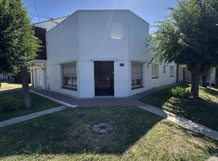 Casa · 170m² · 4 Ambientes · 1 Cochera