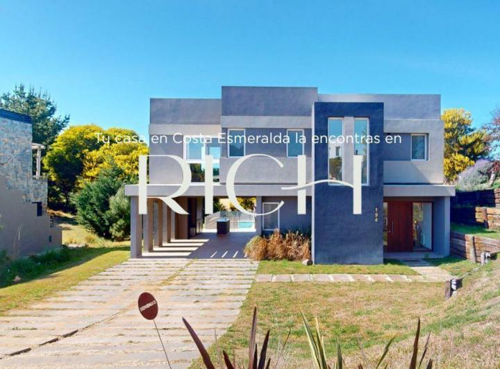 Casa · 200m² · 5 Ambientes · 1 Cochera