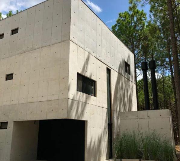 Casa · 273m² · 6 Ambientes · 1 Cochera