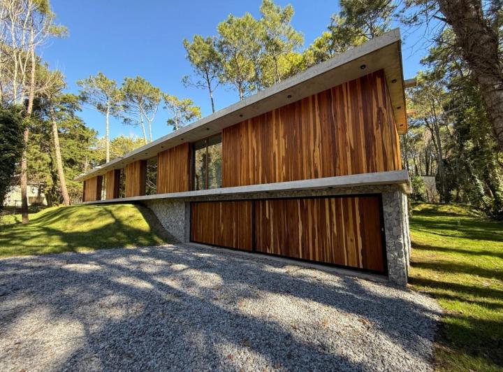 Casa · 248m² · 5 Ambientes · 1 Cochera