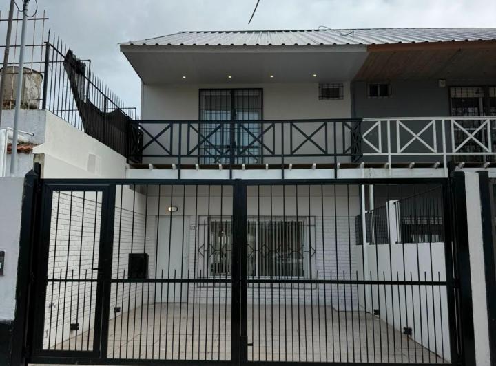 Casa · 150m² · 4 Ambientes · 2 Cocheras