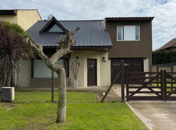 Casa · 140m² · 4 Ambientes · 1 Cochera