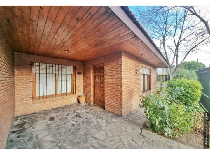 Casa · 87m² · 4 Ambientes · 2 Cocheras