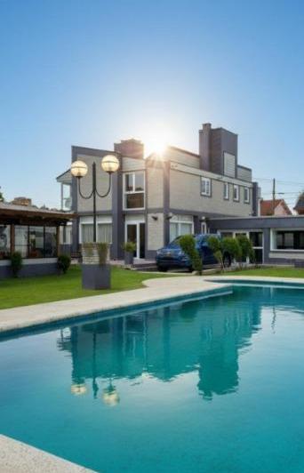 Casa · 500m² · 6 Ambientes · 3 Cocheras