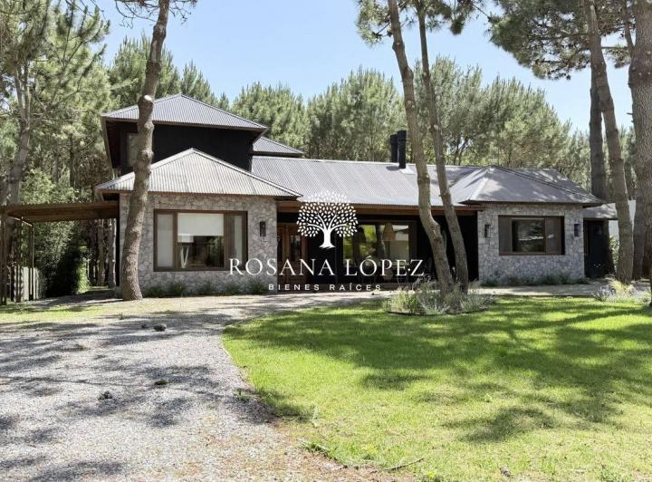 Casa · 200m² · 4 Ambientes · 1 Cochera