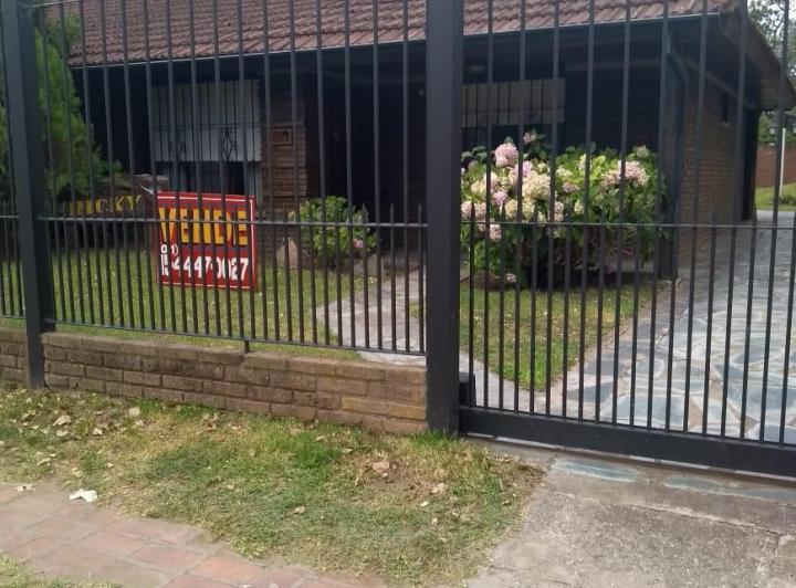 Casa · 130m² · 3 Ambientes · 2 Cocheras