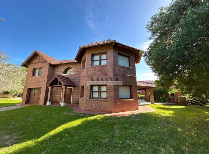 Casa · 244m² · 5 Ambientes