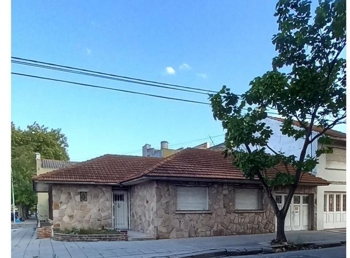 Casa · 2 Dormitorios · 1 Cochera