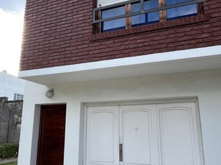 Casa · 170m² · 3 Ambientes · 1 Cochera