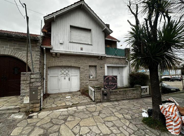 Casa · 262m² · 6 Ambientes · 1 Cochera