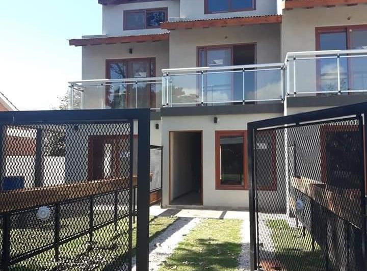 Casa · 83m² · 4 Ambientes · 1 Cochera