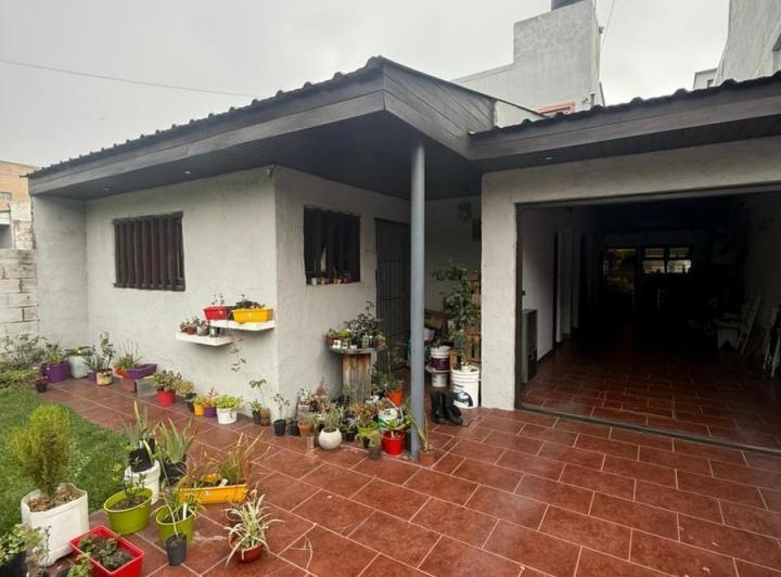 Casa · 4 Ambientes · 2 Cocheras
