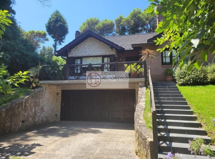 Casa · 237m² · 5 Ambientes · 1 Cochera