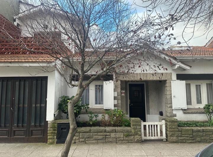 Casa · 204m² · 6 Ambientes · 1 Cochera