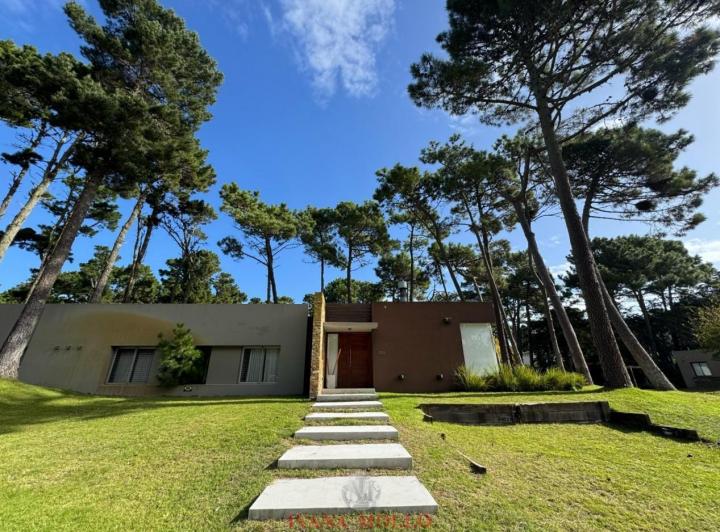 Casa · 181m² · 5 Ambientes · 1 Cochera
