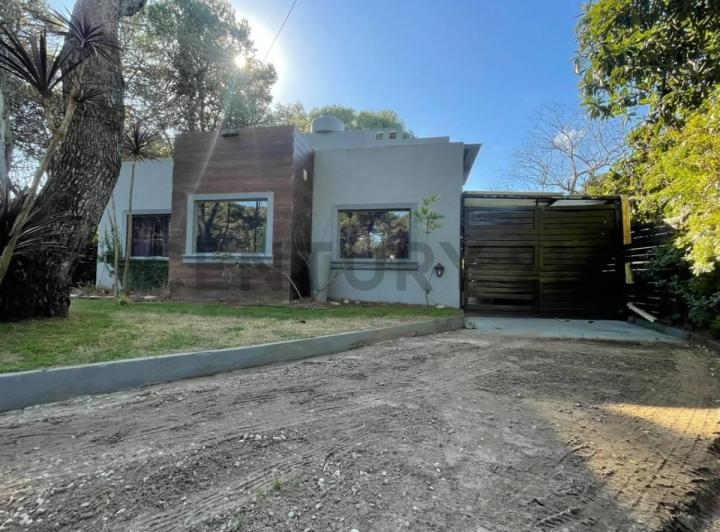 Casa · 155m² · 4 Ambientes · 2 Cocheras