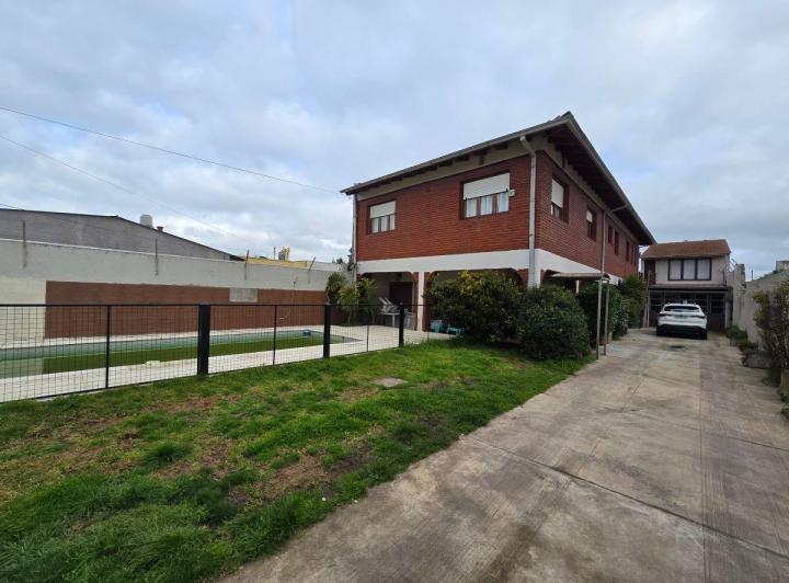 Casa · 375m² · 5 Ambientes · 6 Cocheras