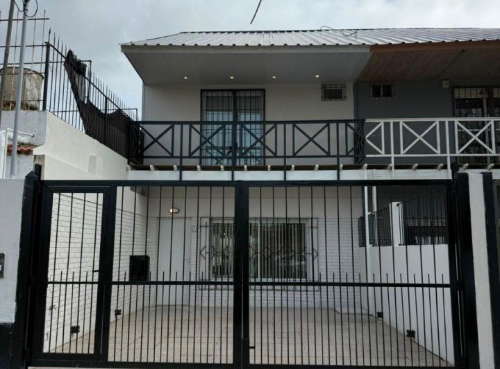 Casa · 80m² · 4 Ambientes · 1 Cochera