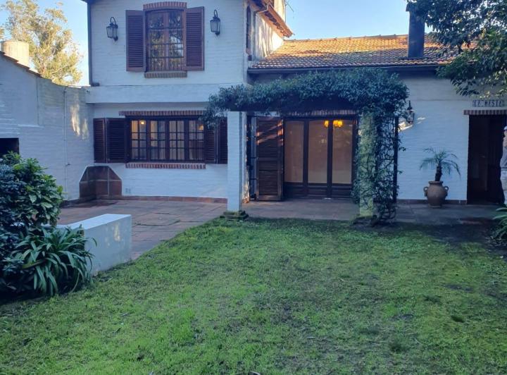 Casa · 92m² · 2 Ambientes · 2 Cocheras
