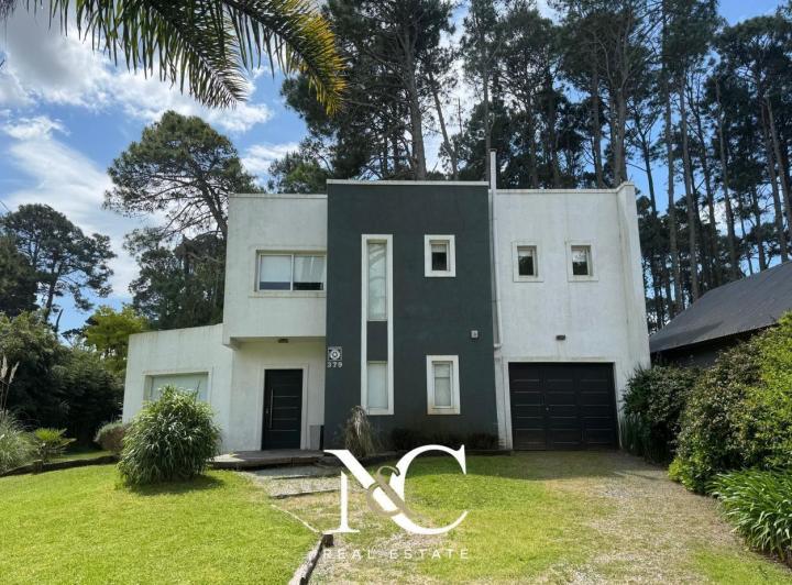 Casa · 177m² · 4 Ambientes · 1 Cochera