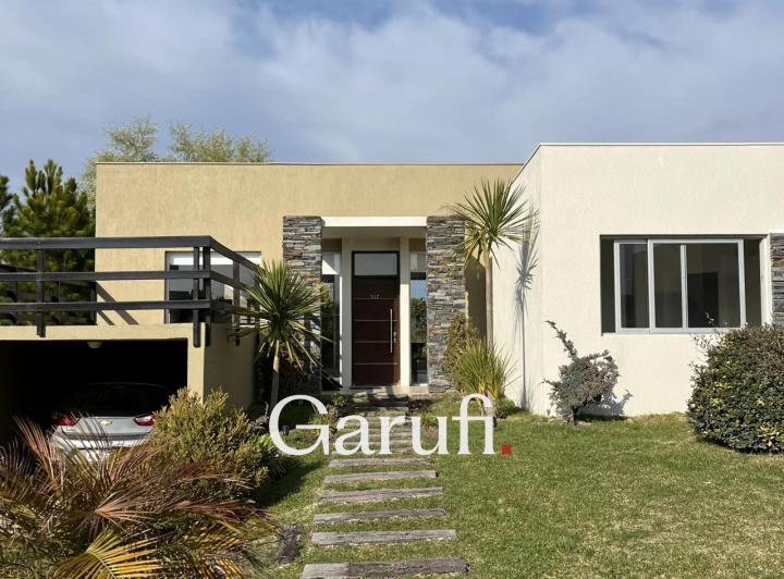 Casa · 148m² · 4 Ambientes · 1 Cochera