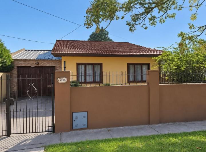 Casa · 175m² · 2 Dormitorios · 2 Cocheras
