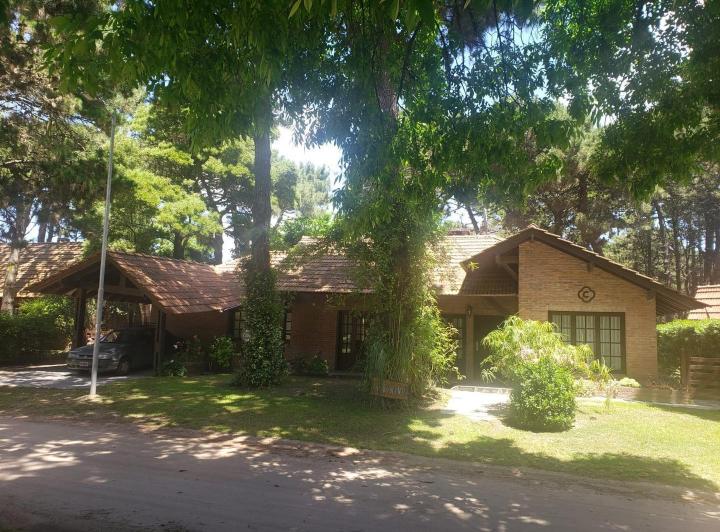 Casa · 225m² · 5 Ambientes · 1 Cochera