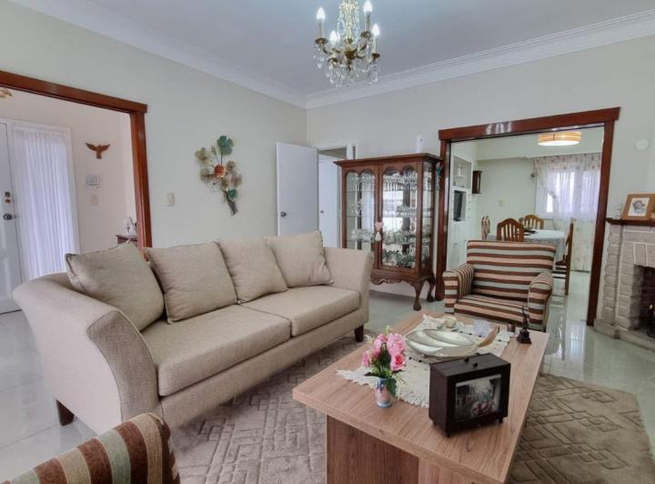 Casa · 140m² · 4 Ambientes · 1 Cochera