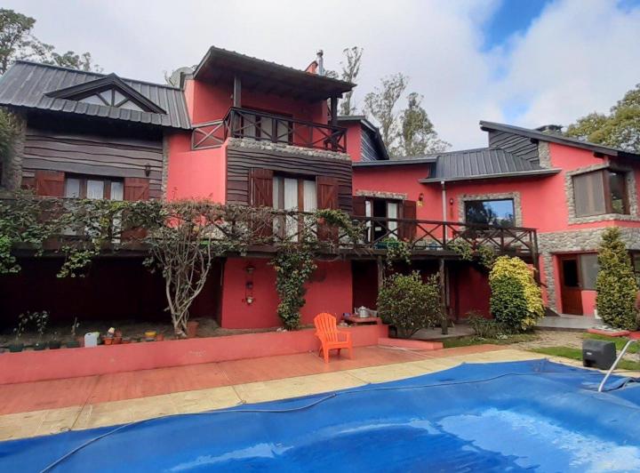 Casa · 270m² · 6 Ambientes · 1 Cochera