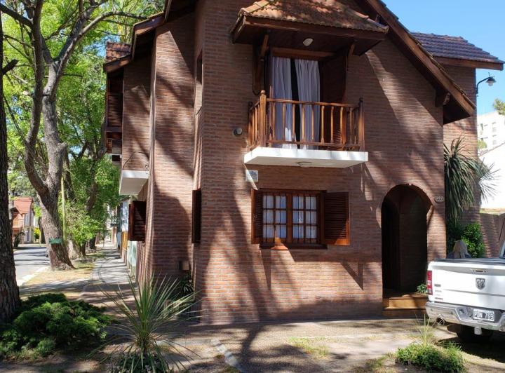 Casa · 111m² · 5 Ambientes · 1 Cochera