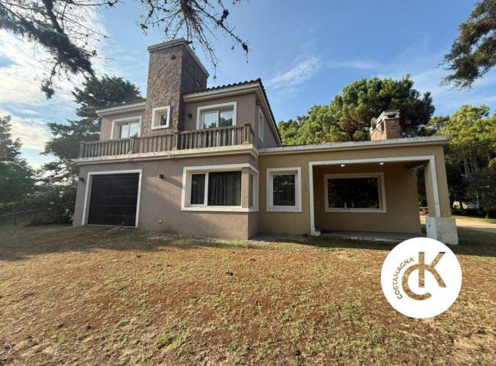Casa · 254m² · 5 Ambientes · 1 Cochera