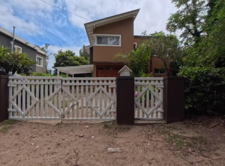 Casa · 145m² · 5 Ambientes · 1 Cochera