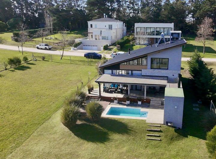 Casa · 150m² · 4 Ambientes · 3 Cocheras