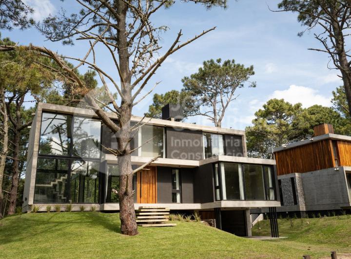 Casa · 329m² · 5 Ambientes