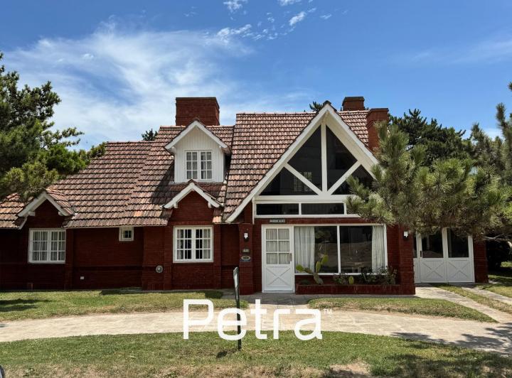 Casa · 190m² · 5 Ambientes · 1 Cochera
